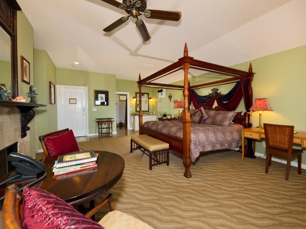 The Palms Cliff House Inn Honomu ภายนอก รูปภาพ